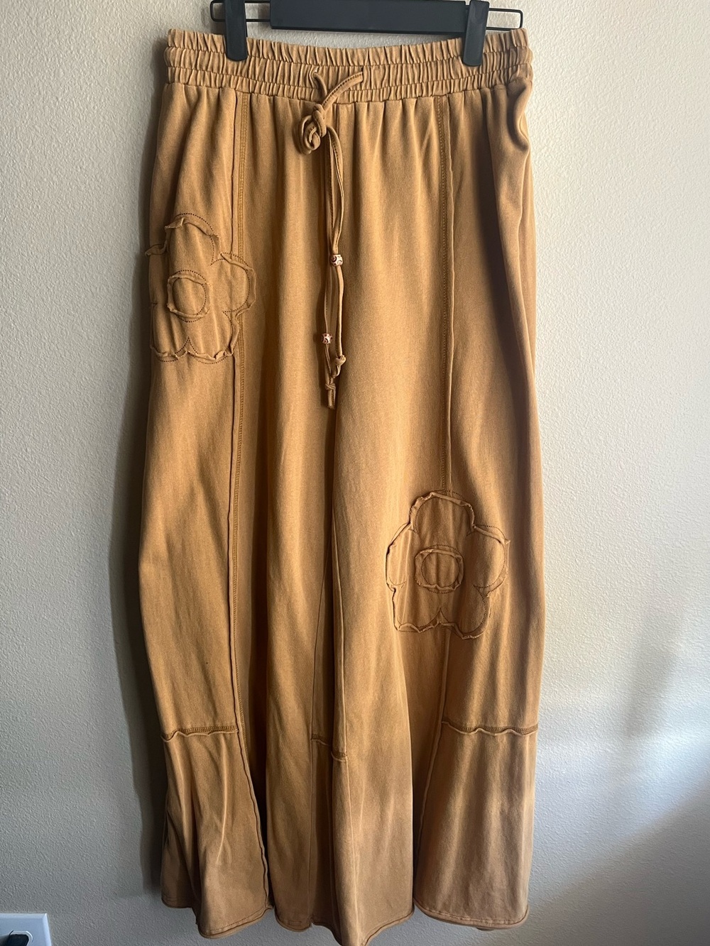 SHEIN Camel/Tan Wide-Leg Drawstring Pants with Floral Appliqué - Picture 2 of 7